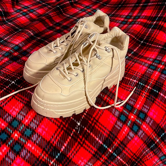 Size 10 Forever 21 platform sneakers! - Picture 2 of 2